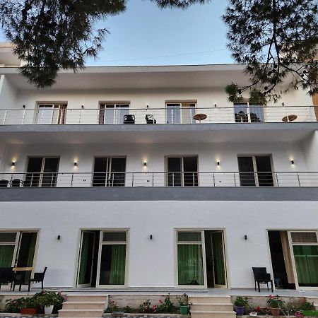 Sea Front Villa فلورا المظهر الخارجي الصورة