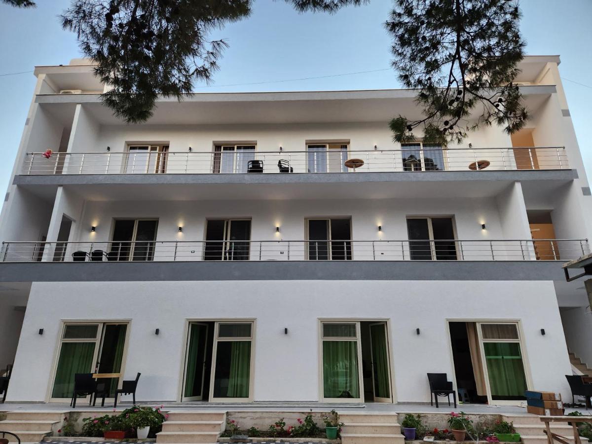 Sea Front Villa فلورا المظهر الخارجي الصورة