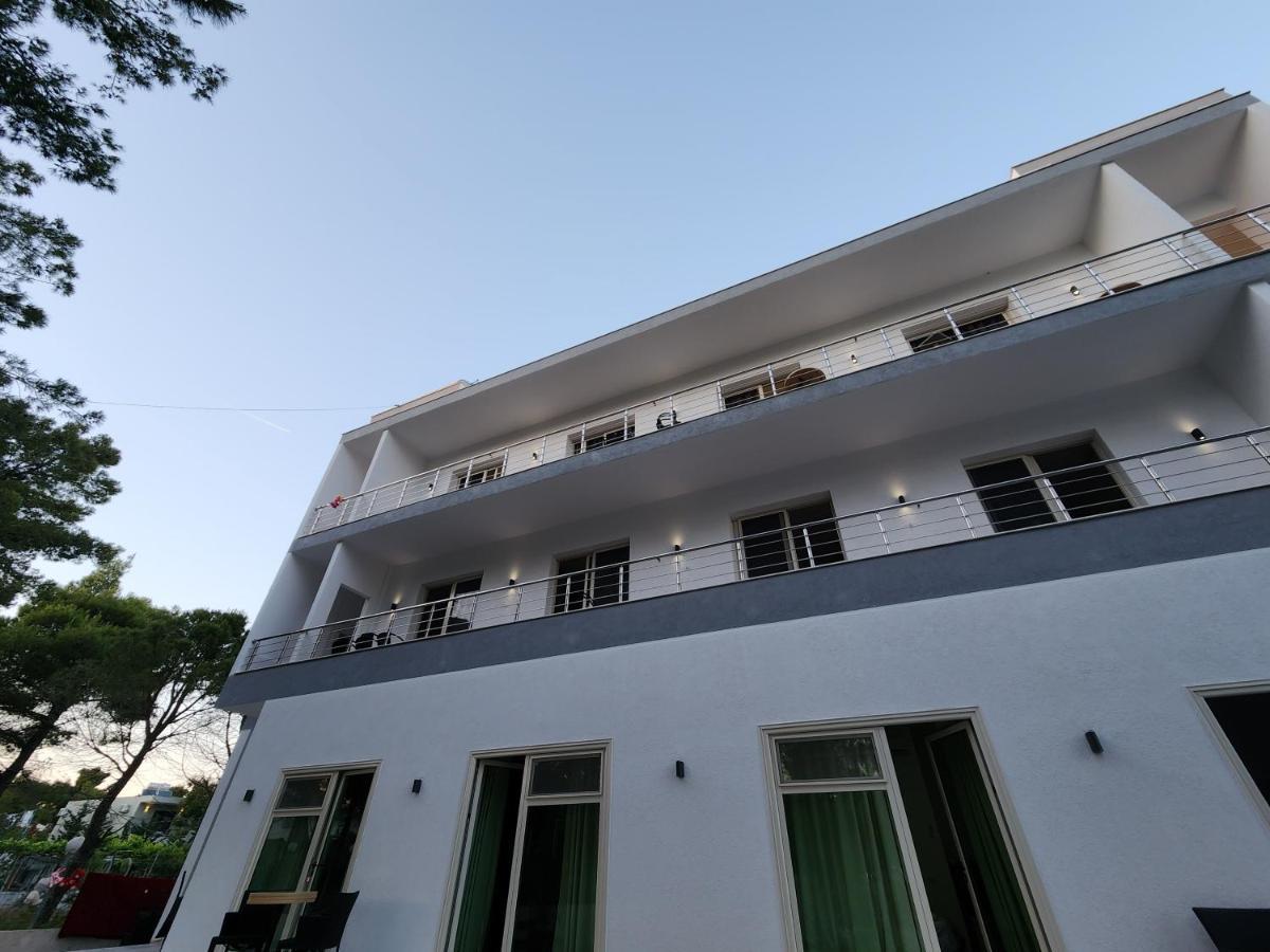 Sea Front Villa فلورا المظهر الخارجي الصورة