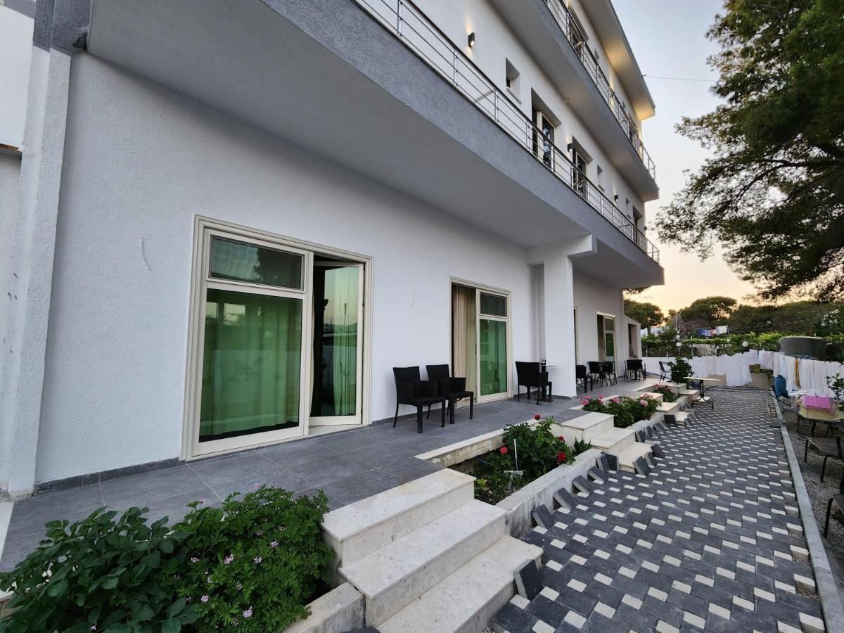 Sea Front Villa فلورا المظهر الخارجي الصورة