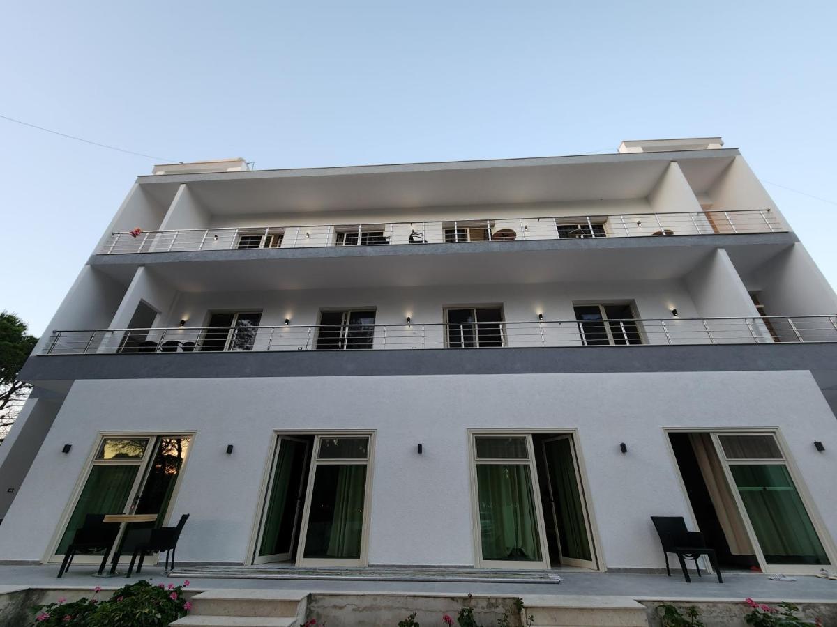 Sea Front Villa فلورا المظهر الخارجي الصورة