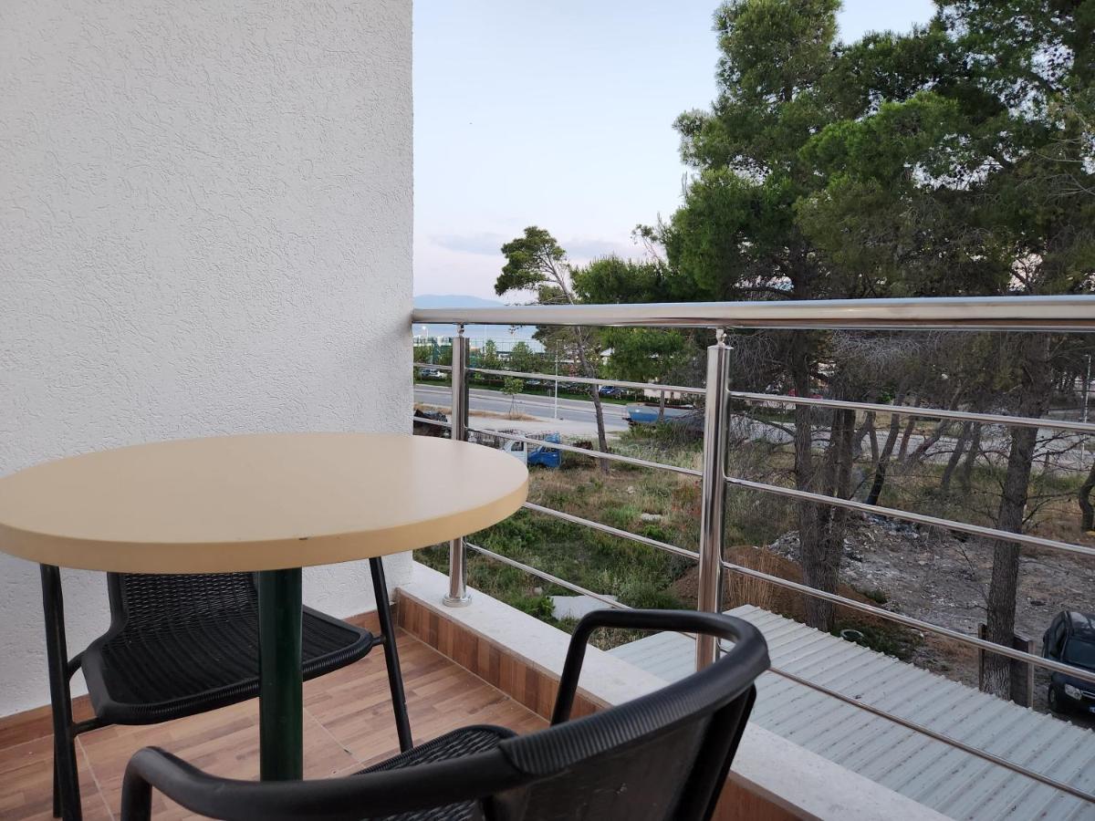 Sea Front Villa فلورا المظهر الخارجي الصورة