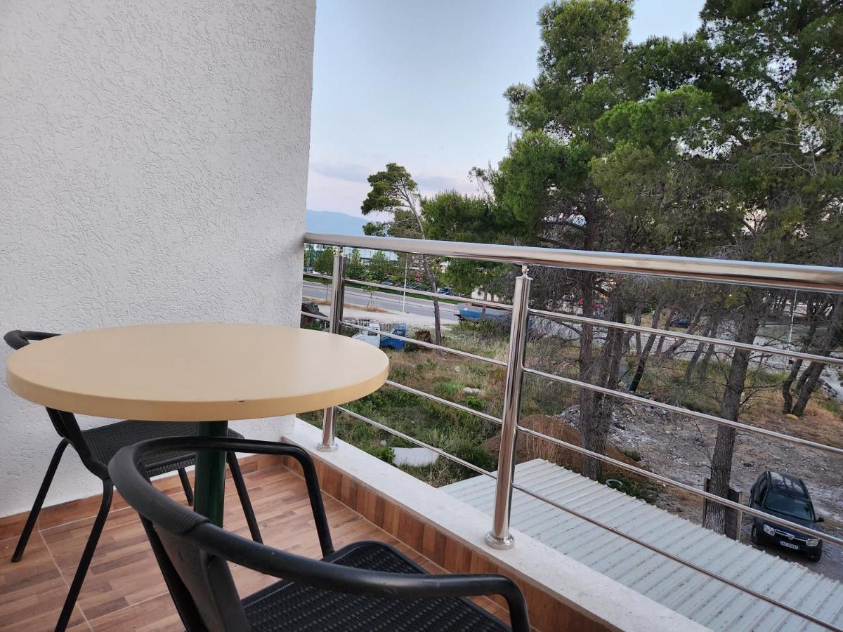 Sea Front Villa فلورا المظهر الخارجي الصورة