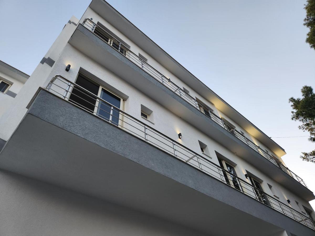 Sea Front Villa فلورا المظهر الخارجي الصورة